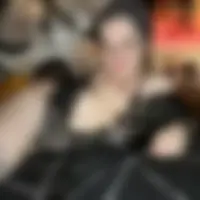 Evie, 33